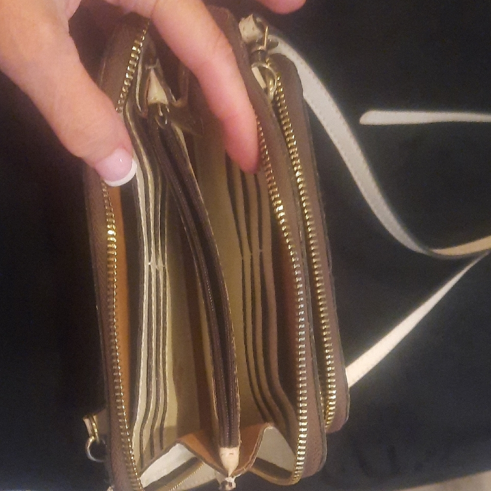 Patricia Nash Cream Wristlet with Embossed Design - Picture 3 of 11
